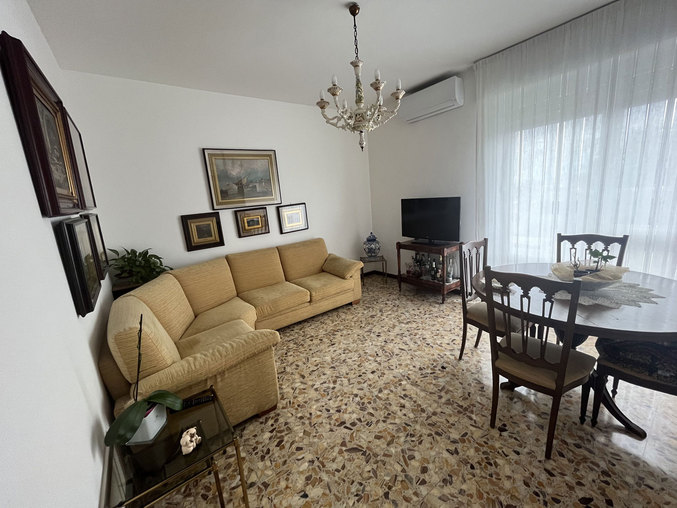 VARESE TRILOCALE ULTIMO PIANO IN AFFITTO