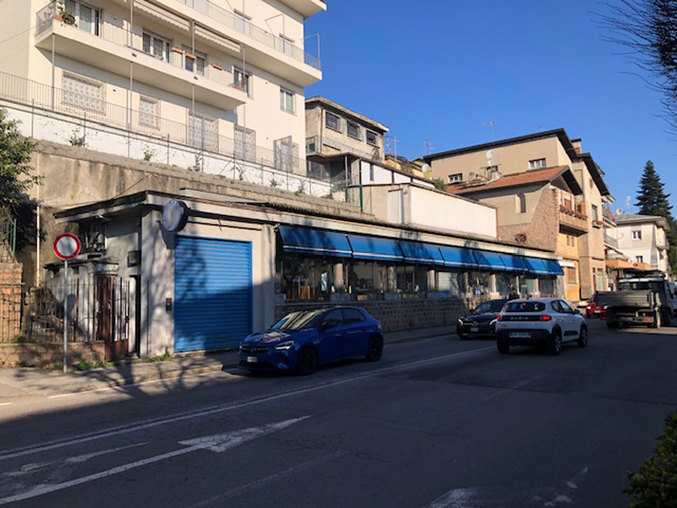 Varese negozio fronte strada con vetrine
