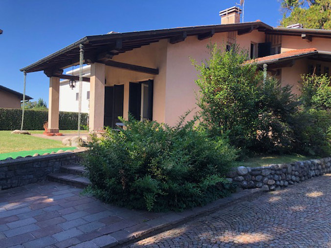 VARESE CASBENO SPLENDIDA VILLA CON GIARDINO