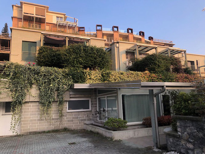 Luino quadrilocale ultimo piano con box e posto auto