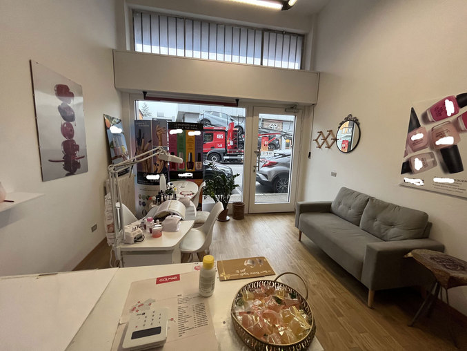 Varese negozio con vetrina in affitto