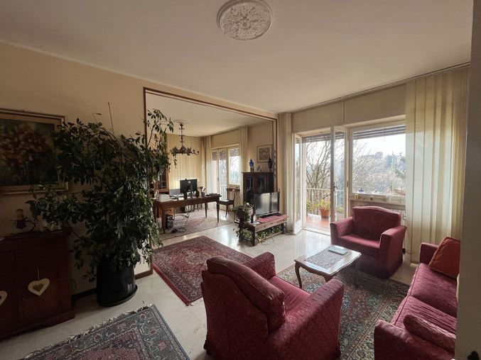 Varese elegante appartamento di 150 mq all'ultimo piano con accessori