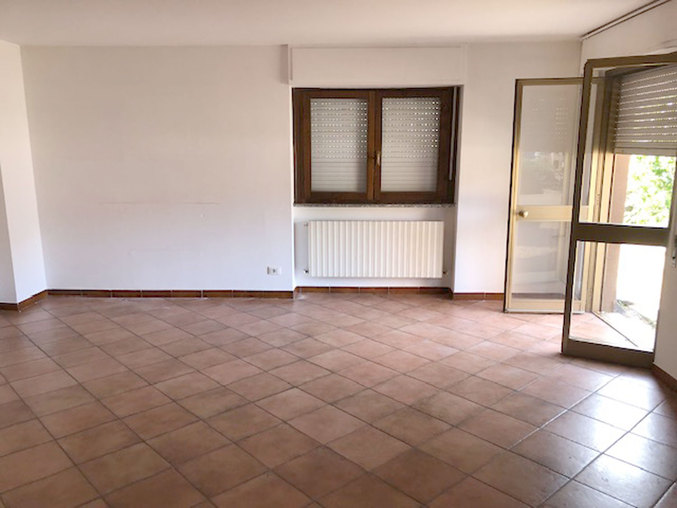 Varese zona Brunella affittiamo immobile di 60 mq uso ufficio o negozio