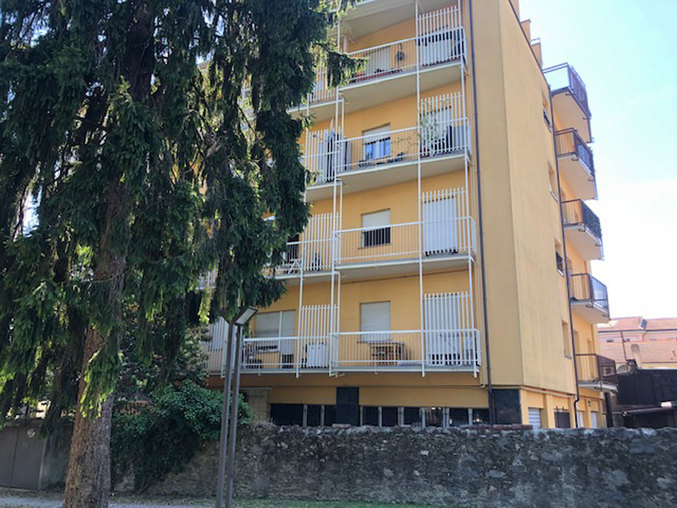 LUINO CENTRALE E GRANDE APPARTAMENTO GIA' LIBERO